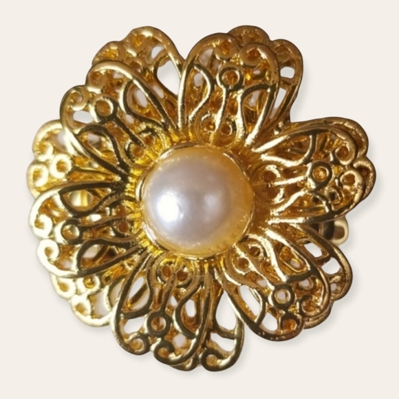 NWT Amrita Singh Faux Pearl Gold Tone Filigree Flower Stretch Band Ring One Size - Picture 7 of 15